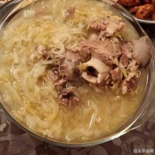 探秘酸菜炖排骨：东北佳肴的传统魅力与烹饪攻略